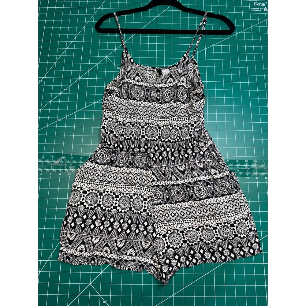 Divided H&M Romper Womens 8 Black White Geometric Tribal Print Spaghetti Strap